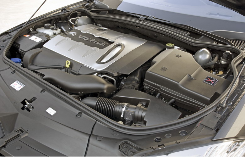 Intrieur de la Citron C6 Sous le capot avant, le premier V6 HDi de PSA Peugeot Citron, dvelopp en collaboration avec Ford, et que l'on retrouve notamment sous le capot de modles Jaguar ou dans la Peugeot 407 Coup.
